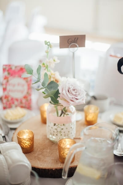 DIY flowers wdding table setting decorate your venue on a budget